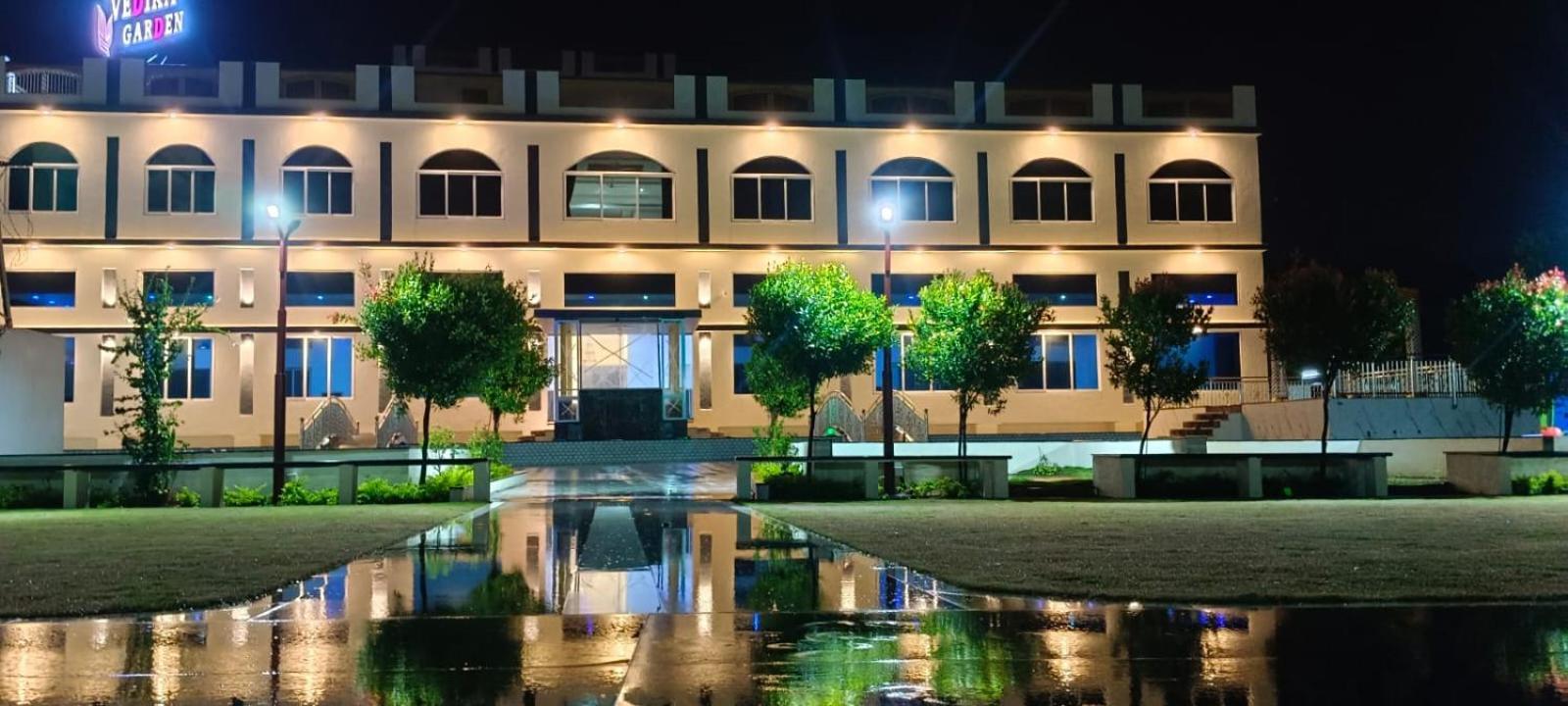 Vedika Garden Ξενοδοχείο Lonavala Εξωτερικό φωτογραφία