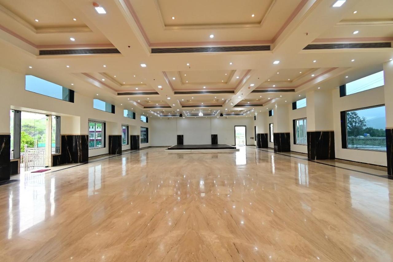 Vedika Garden Ξενοδοχείο Lonavala Εξωτερικό φωτογραφία